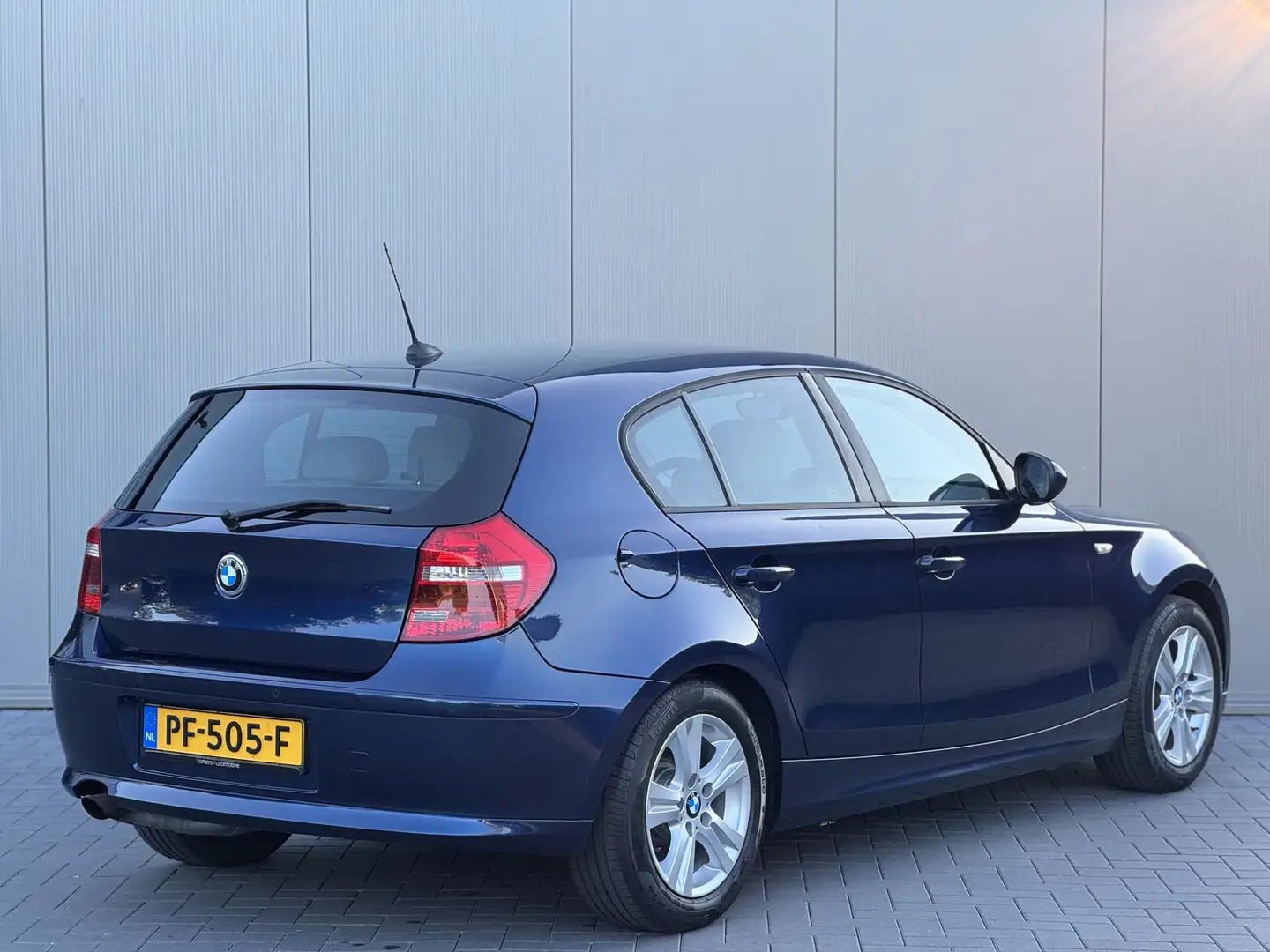BMW 118 1-serie 118i High Executive | Xenon | Leder | Navi Blauw - 2
