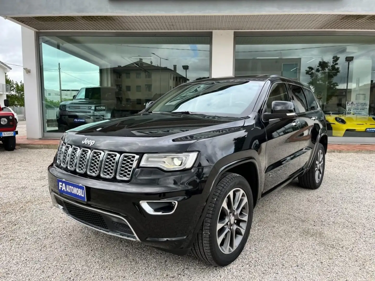 Jeep Grand Cherokee 3.0 V6 CRD 250 CV Multijet II Overland Nero - 2