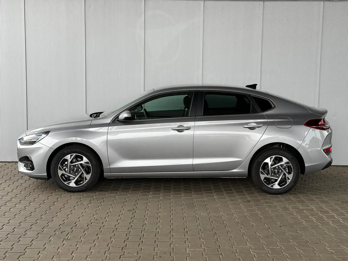 Hyundai i30 Fastback 1,5 T-GDi MHEV Life / Navi / PDC V.&H.m.K Zilver - 2
