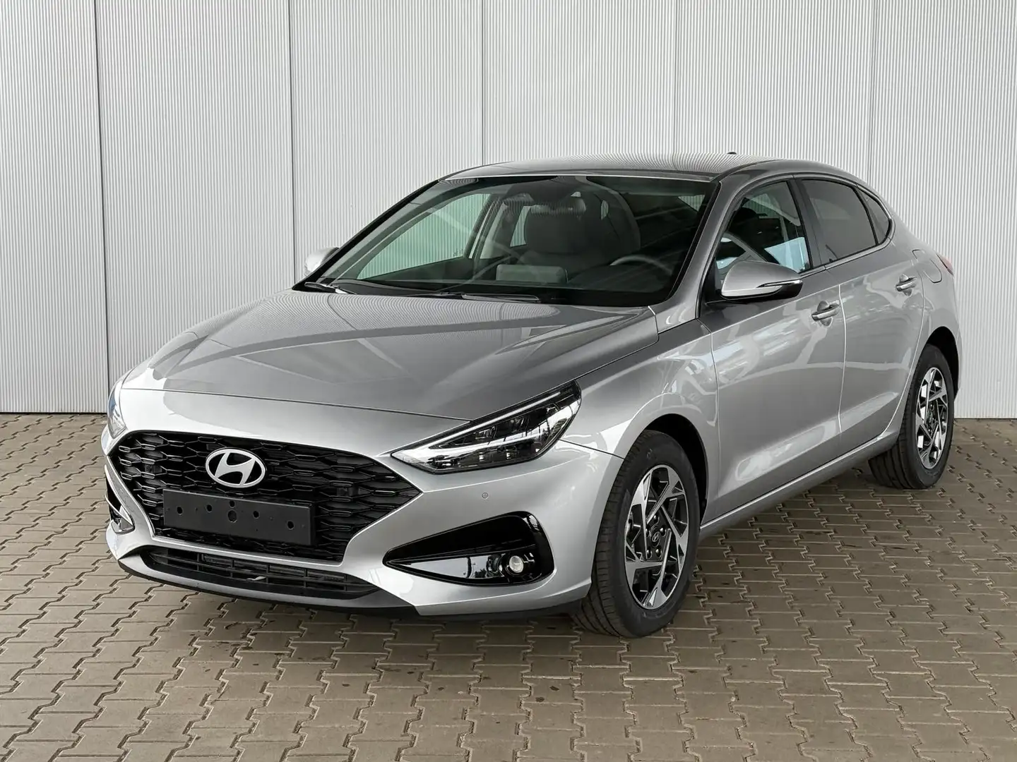 Hyundai i30 Fastback 1,5 T-GDi MHEV Life / Navi / PDC V.&H.m.K Zilver - 1