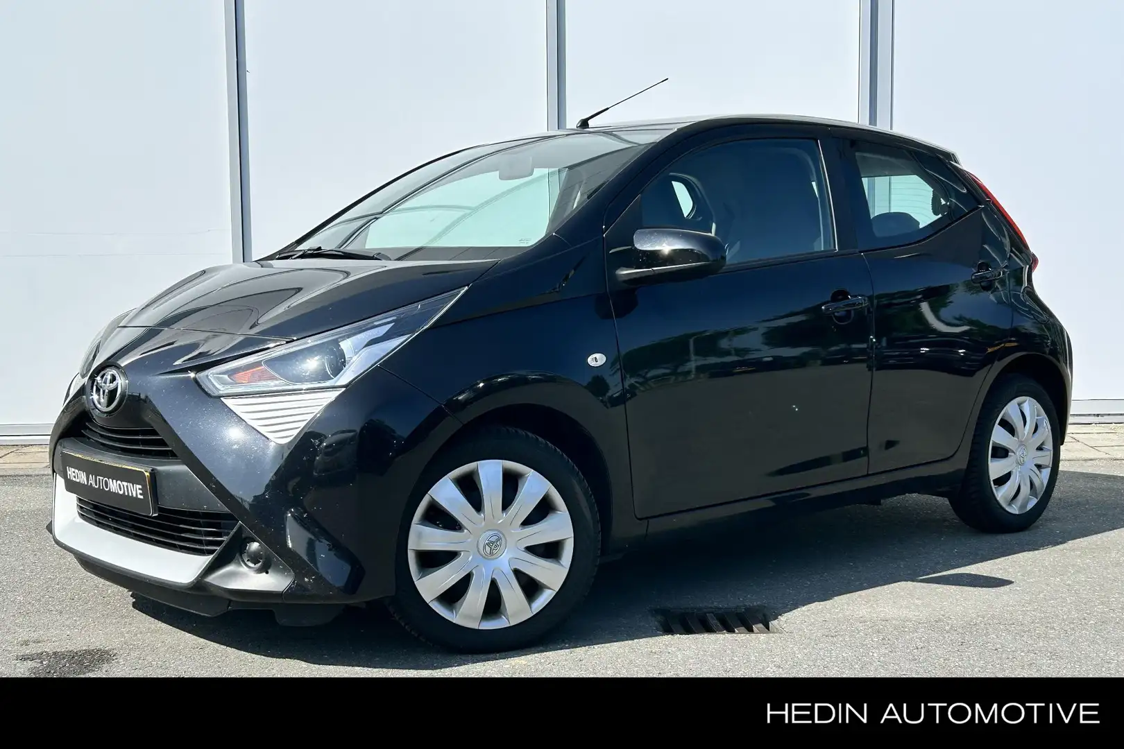 Toyota Aygo 1.0 VVT-i x-play | Apple Carplay/Android Auto | Ca Zwart - 1