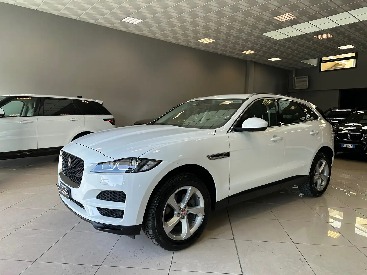 Jaguar F-Pace F-Pace 2015 2.0d i4 Portfolio 180cv auto my19 - 2