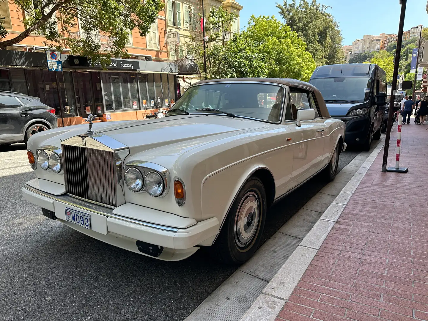 Rolls-Royce Corniche Convertible Bílá - 2