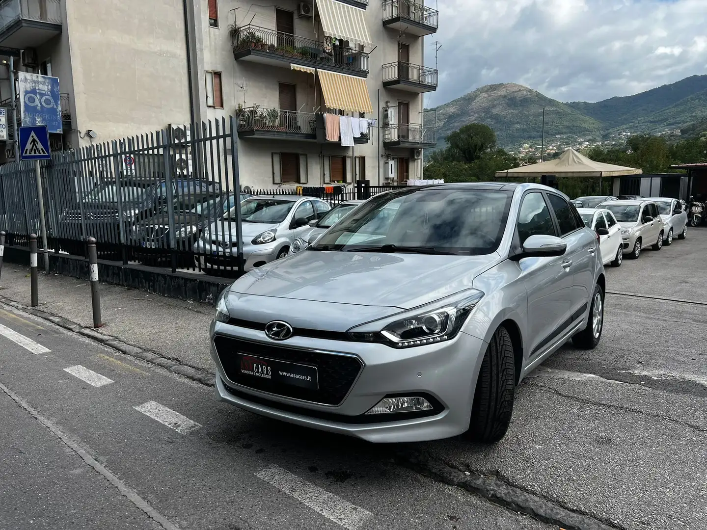 Hyundai i20 i20 5p 1.4 crdi Premium 90cv Argento - 1