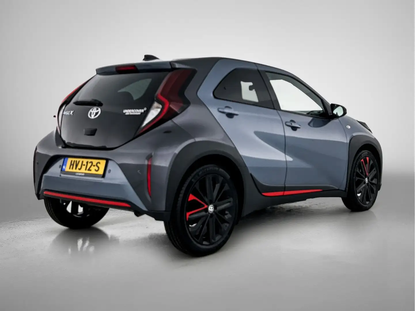 Toyota Aygo X 1.0 VVT-i S-CVT Pulse Limited Grijs - 2