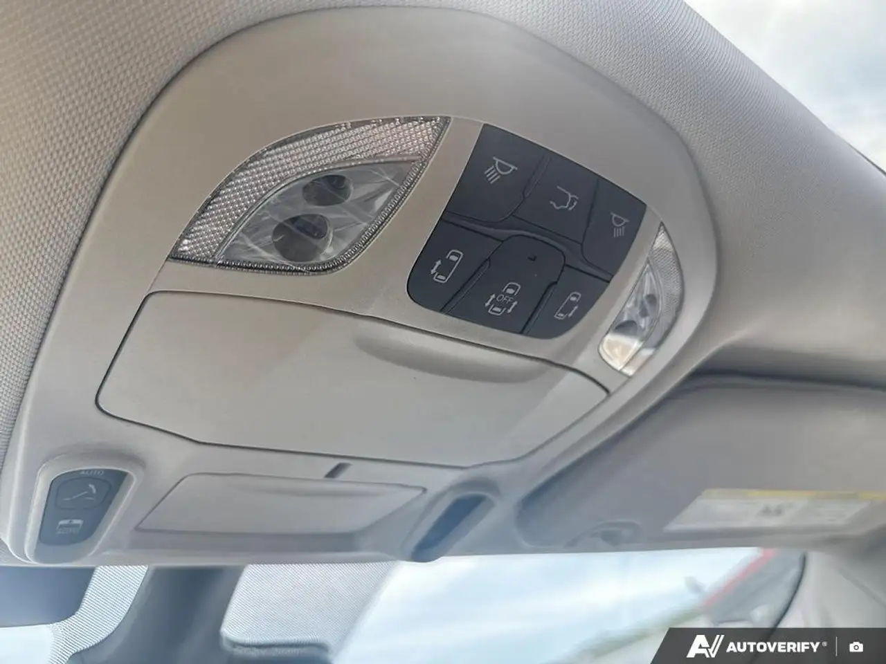 Chrysler Pacifica photo Chrysler Pacifica