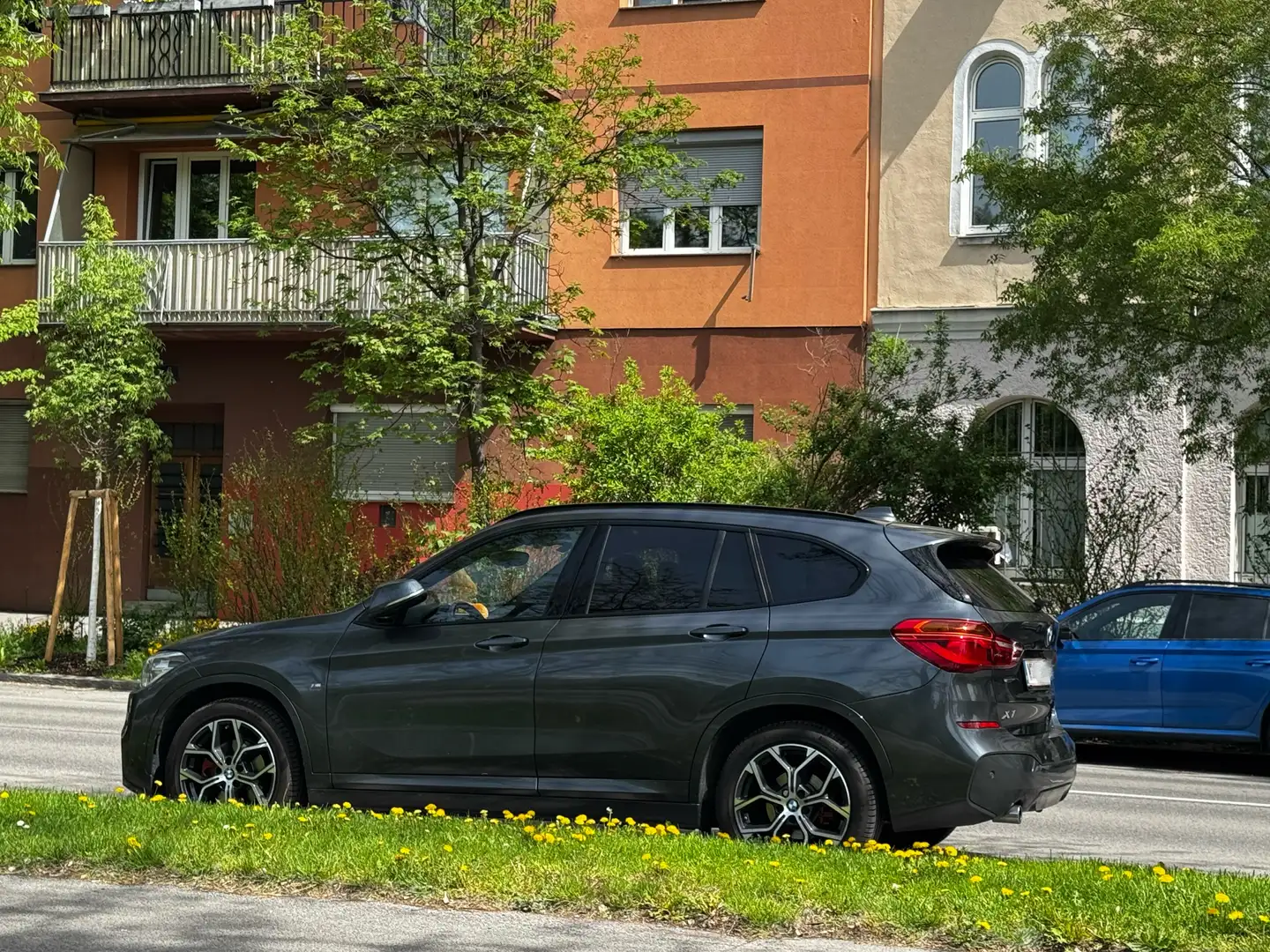 BMW X1 sDrive18i Österreich-Paket Aut. Grau - 2