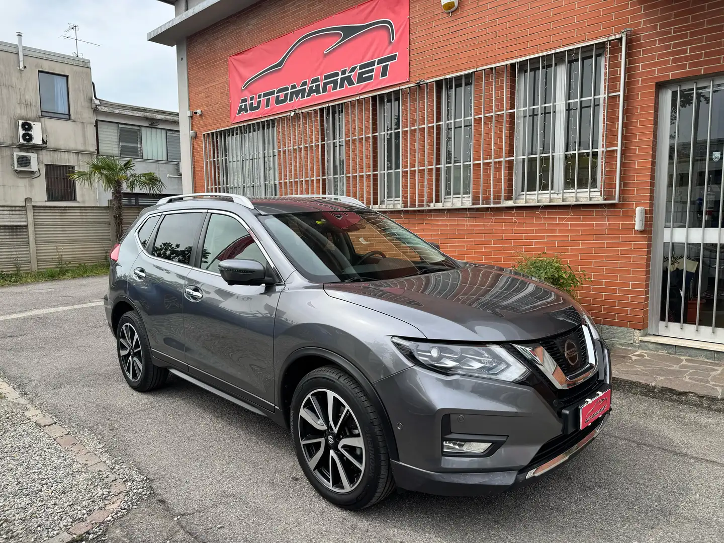 Nissan X-Trail 1.6 dci 131cv Tekna 2wd xtronic + CAR TABLET Grigio - 1