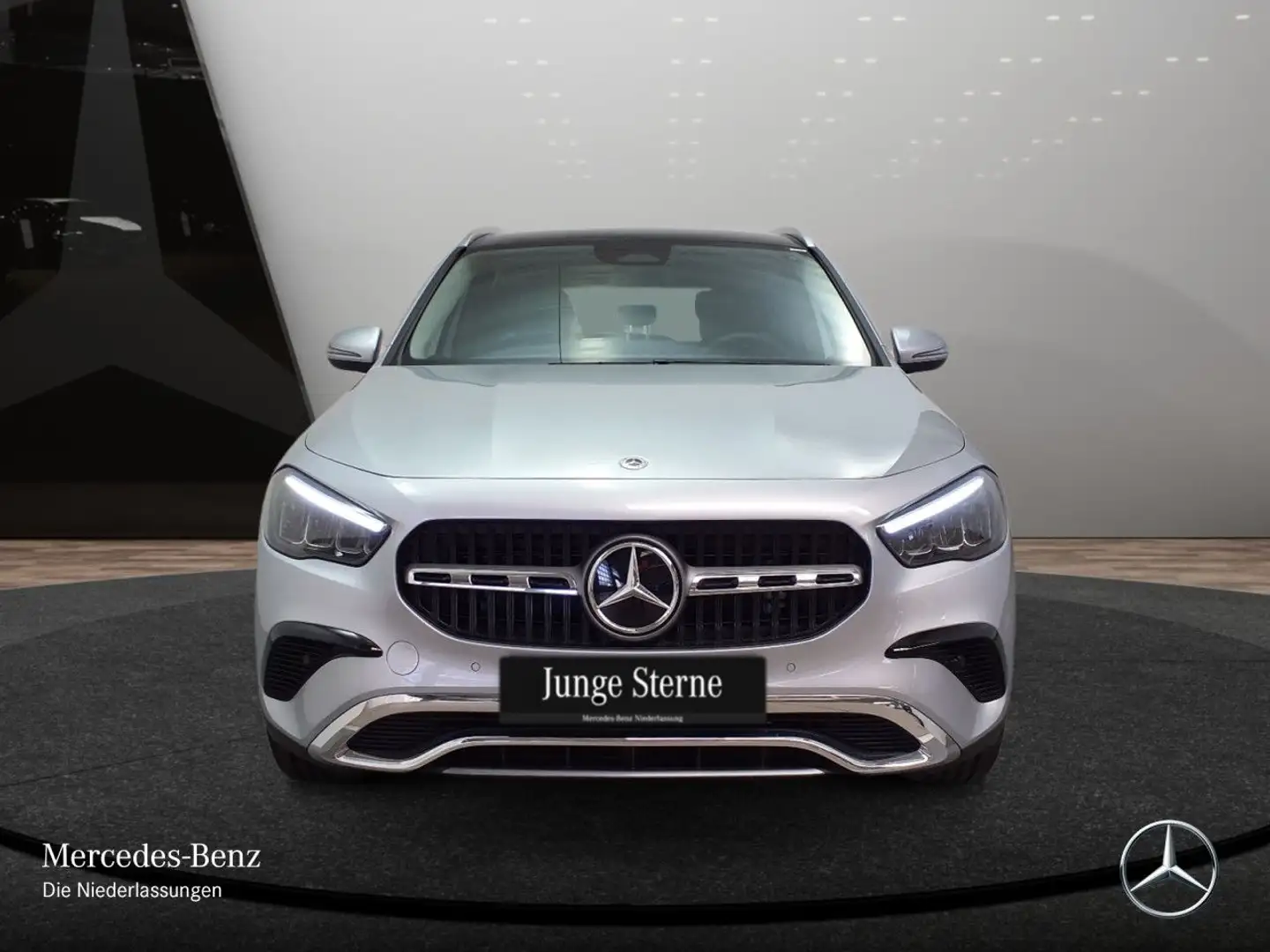 Mercedes-Benz GLA 200 PROGRESSIVE+PANO+LED+KAMERA+7G Silber - 2