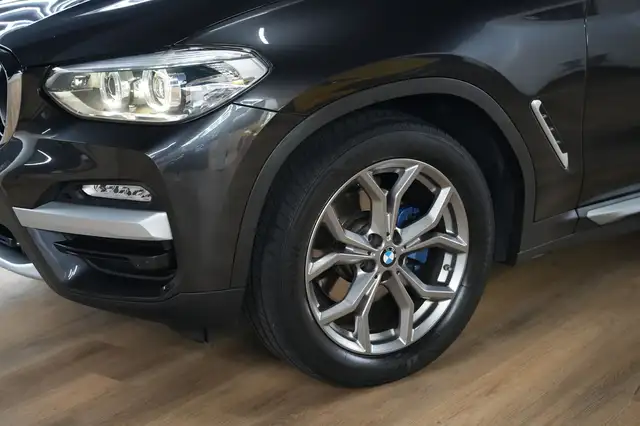 BMW X3 view 4
