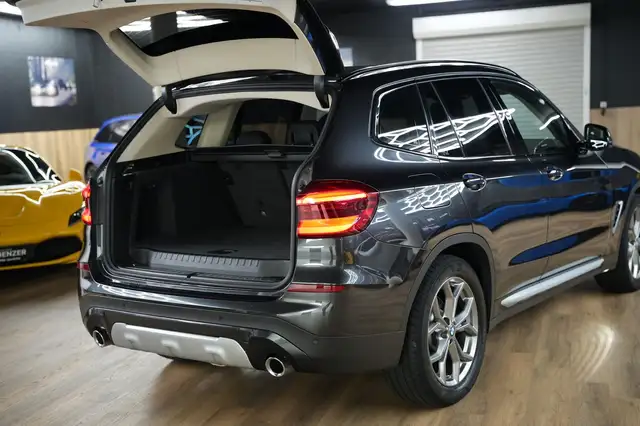 BMW X3 view 10