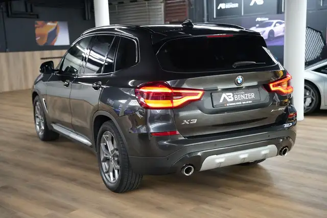 BMW X3 view 6