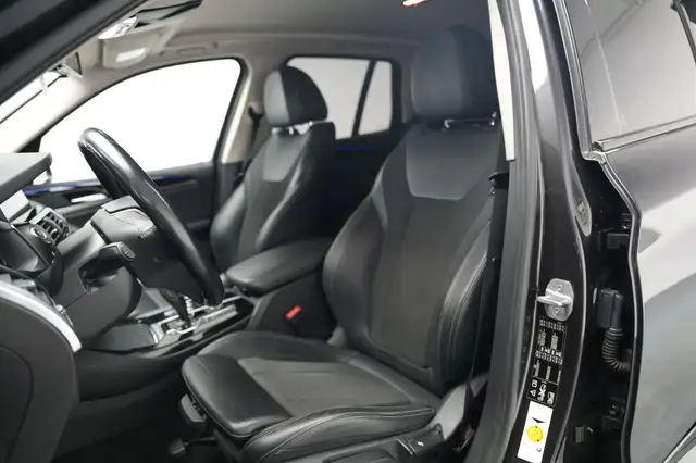 BMW X3 view 25