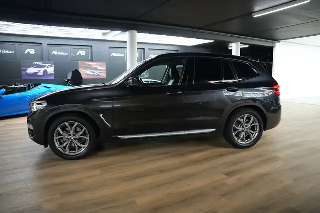 BMW X3 view 5
