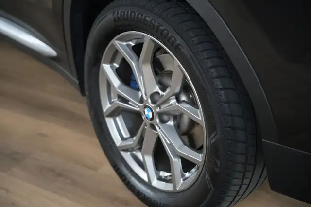 BMW X3 view 12