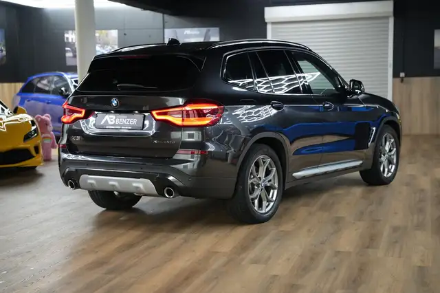 BMW X3 view 8