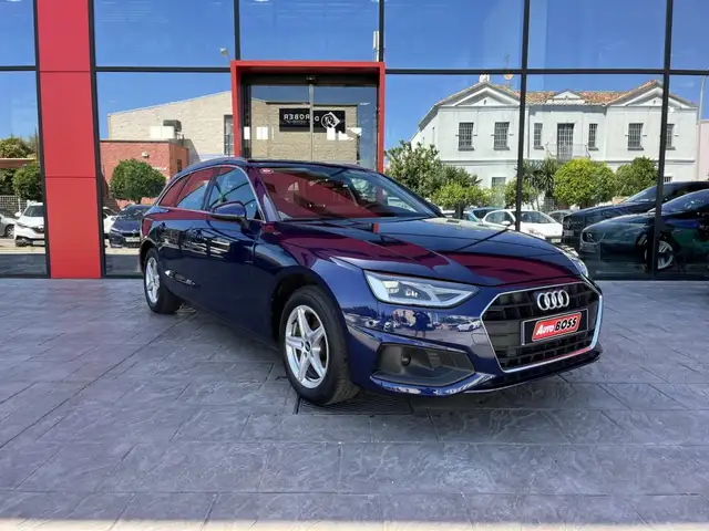 Audi A4 view 4