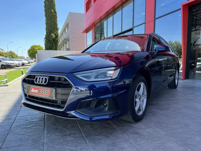 Audi A4 view 11