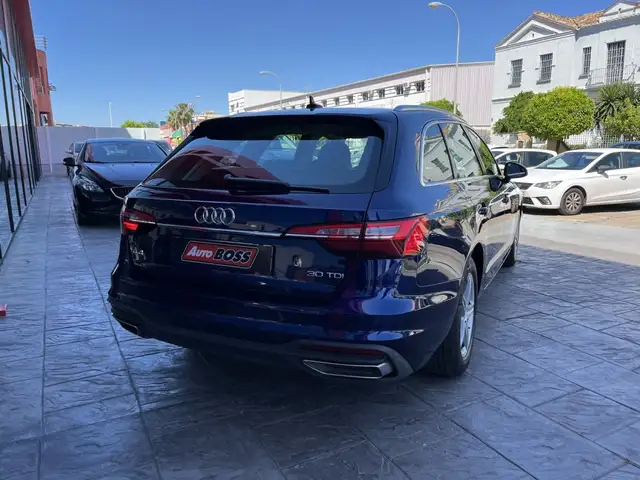 Audi A4 view 7