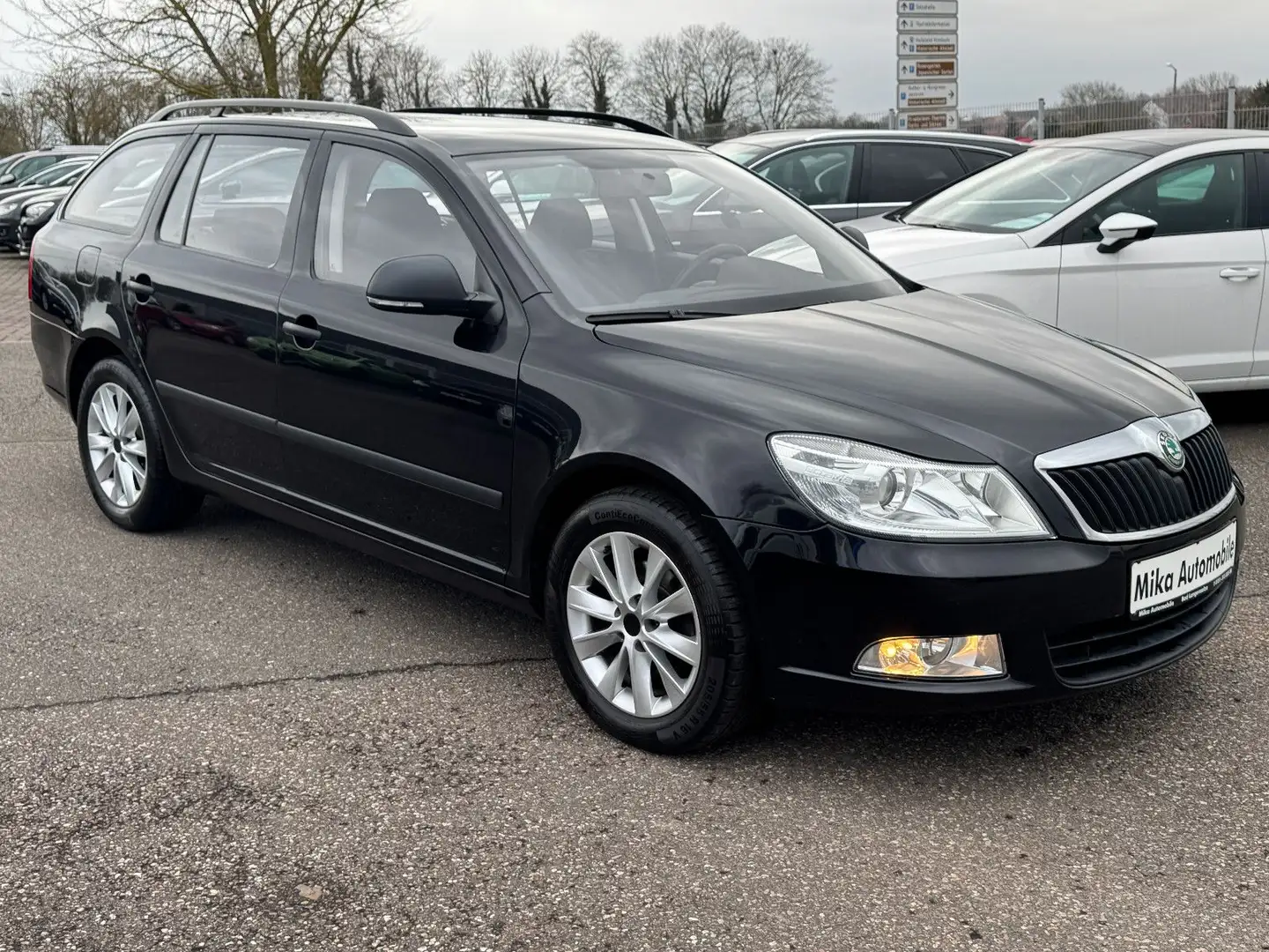 Skoda Octavia Combi Active Schwarz - 2
