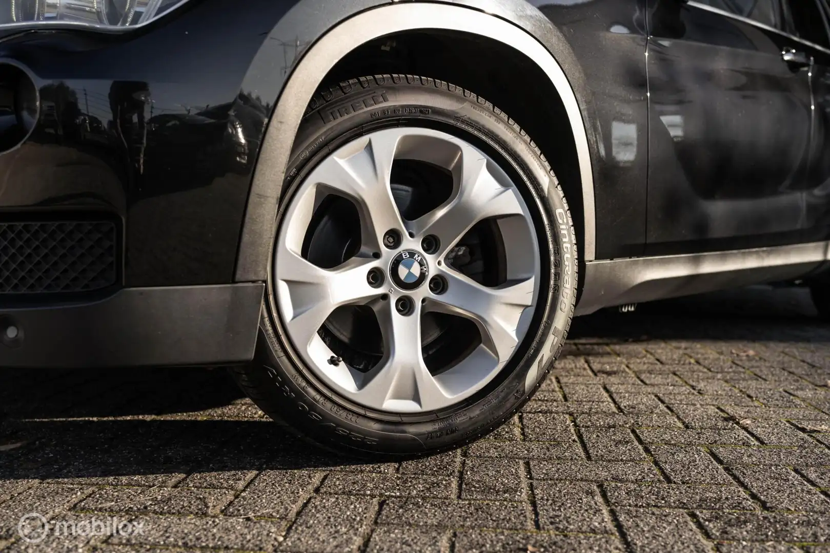 BMW X1 sDrive20i High Executive | Dealeronderhouden | NAP Zwart - 2