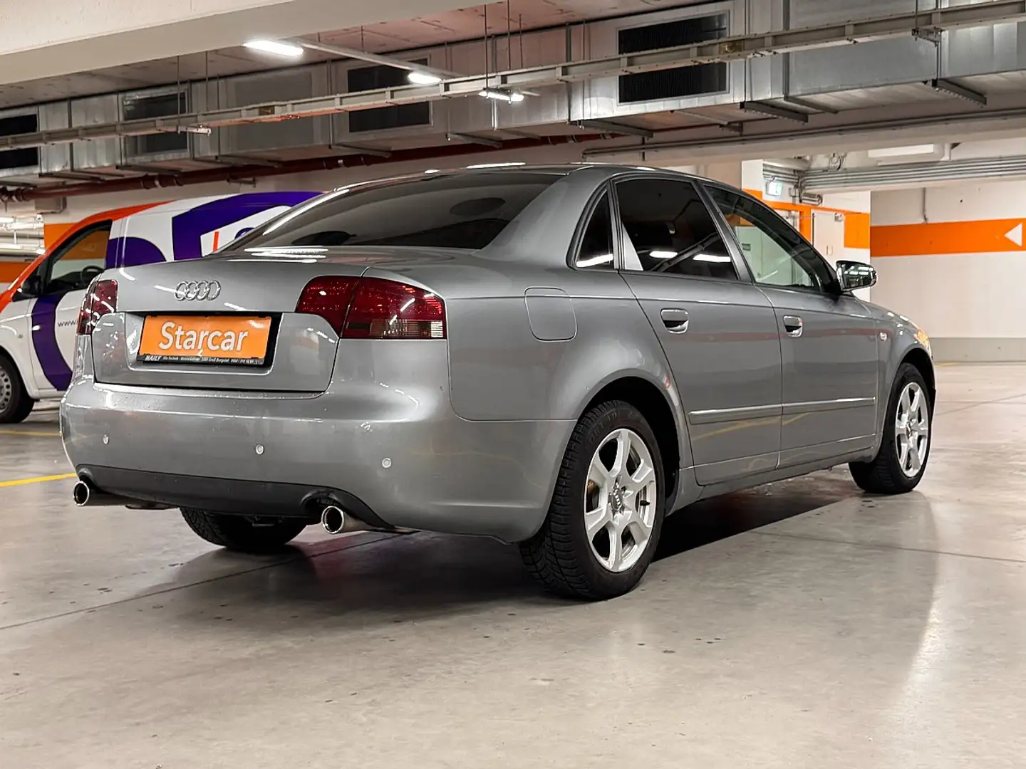 Audi A4 2,0 Multitronic*AUTOMATIK*PDC*NAVI*BLUETOOTH* Grau - 2