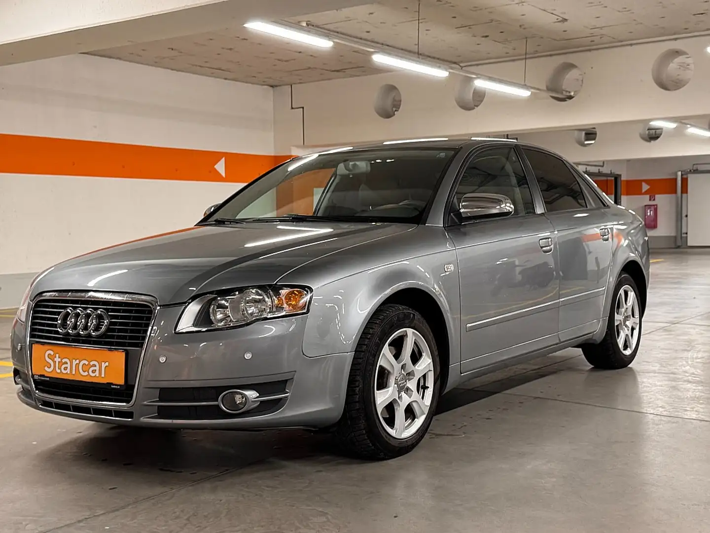 Audi A4 2,0 Multitronic*AUTOMATIK*PDC*NAVI*BLUETOOTH* Grau - 1