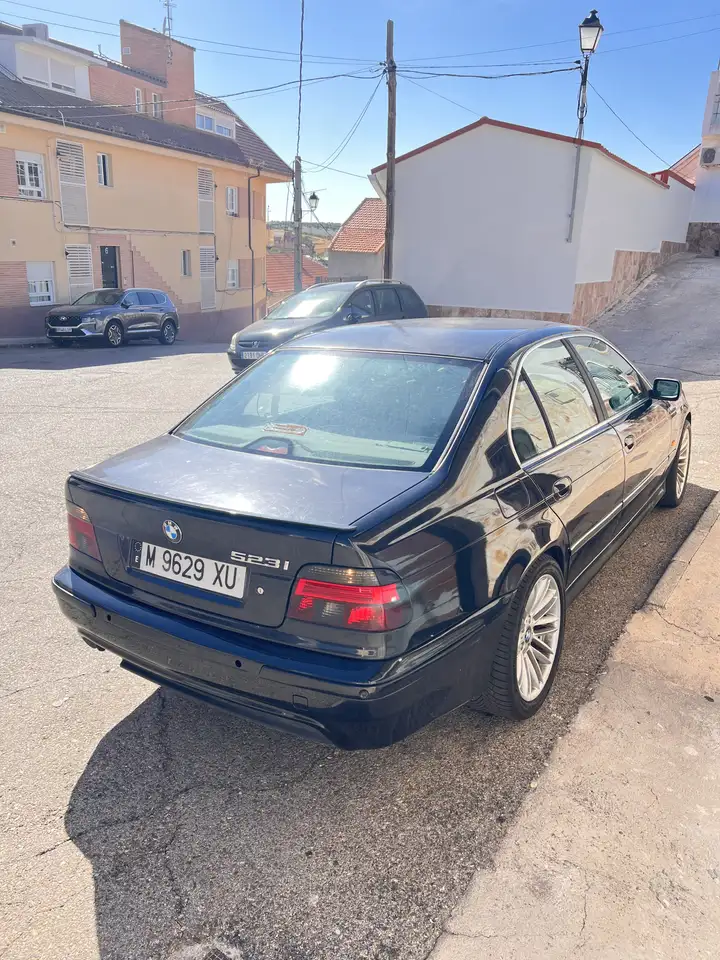 BMW 523i, foto 2