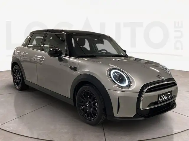 Mini Hatch view 3