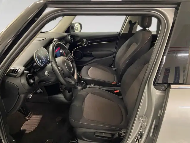 Mini Hatch view 7