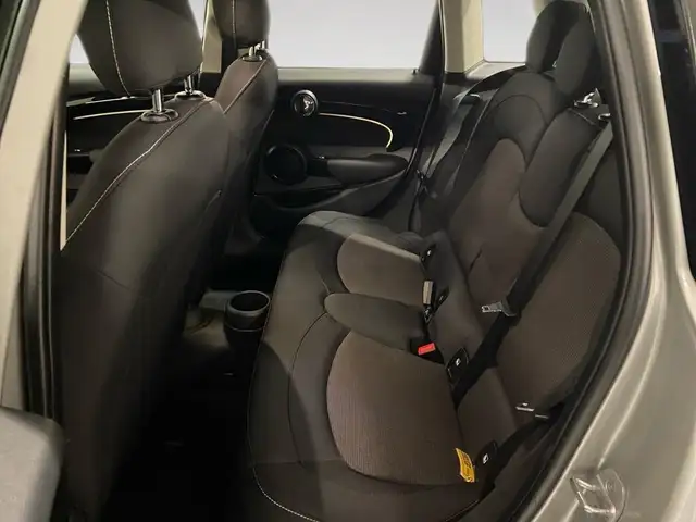 Mini Hatch view 8