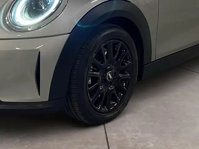 Mini Hatch view 15