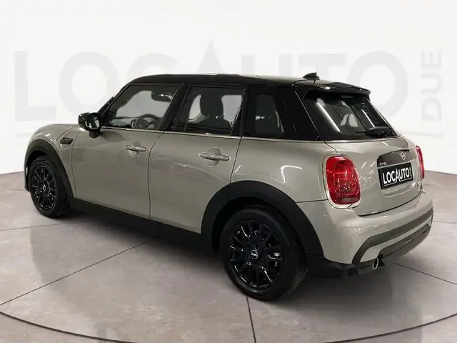 Mini Hatch view 5