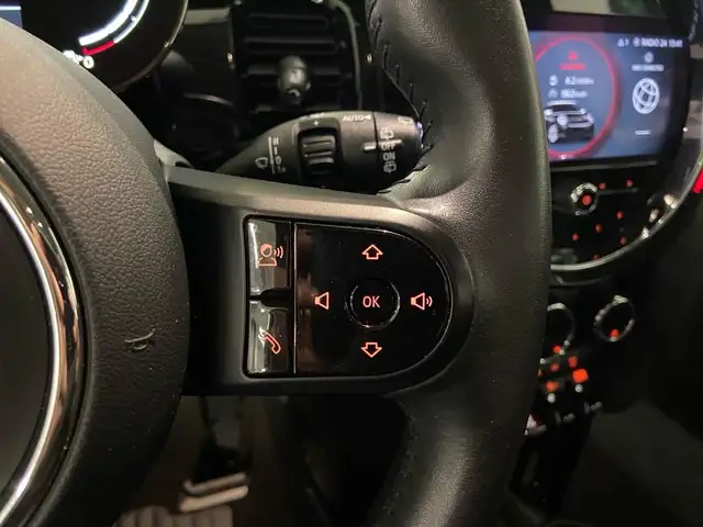Mini Hatch view 14