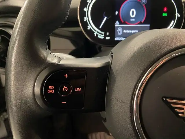 Mini Hatch view 13