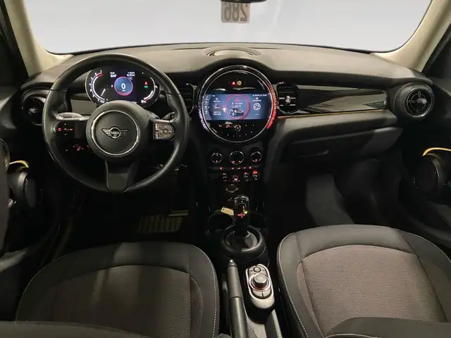 Mini Hatch view 6