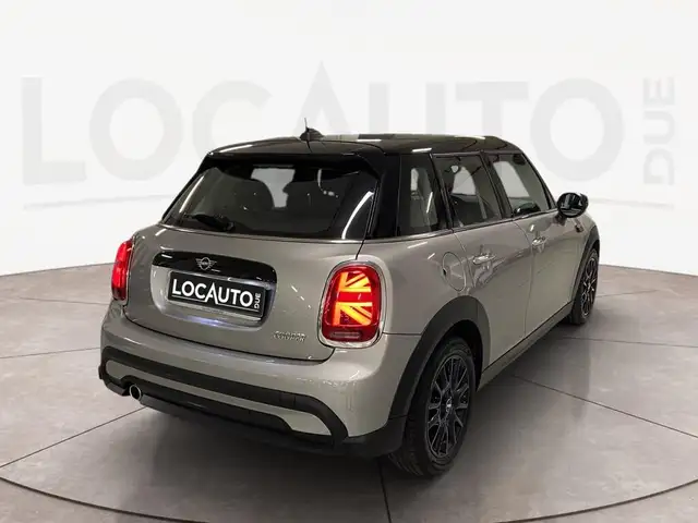 Mini Hatch view 4