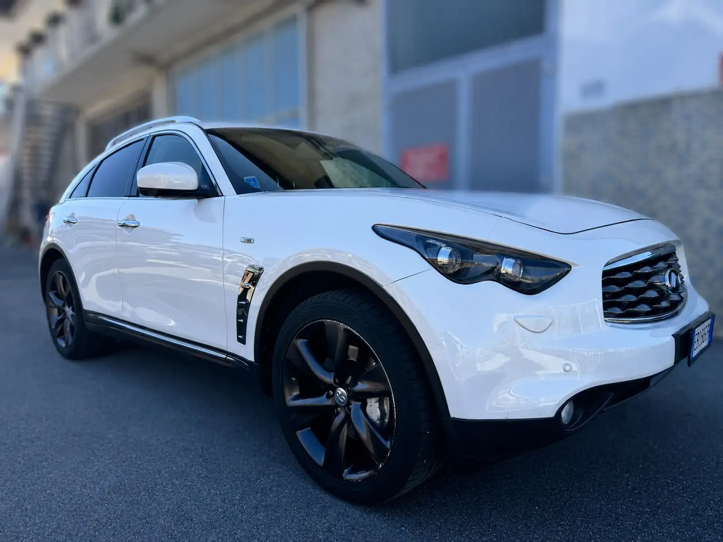 Infiniti FX QX70 (FX) 5.0 V8 S Premium awd auto Weiß - 2