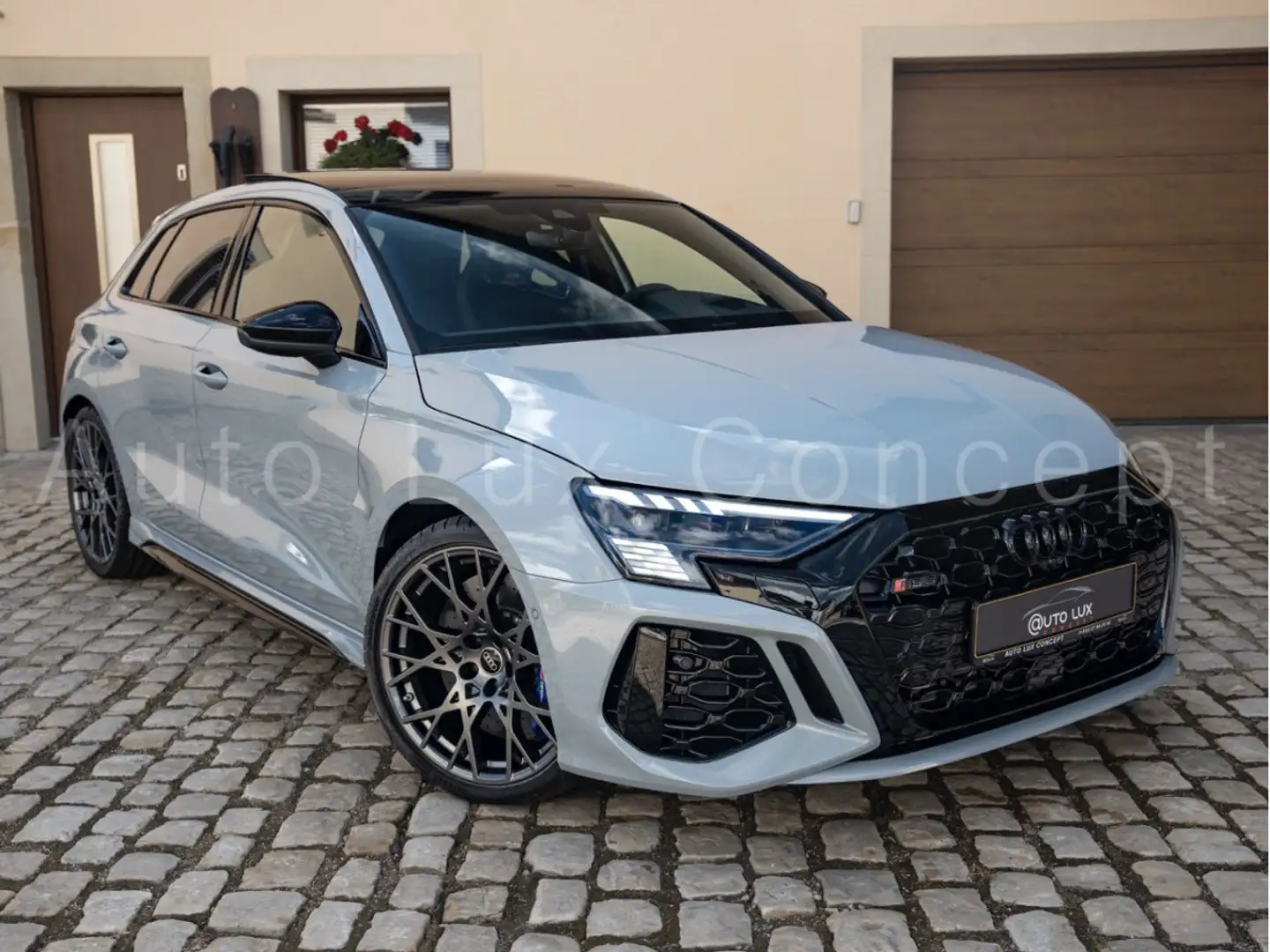 Audi RS3 Sportback Performance Edition 1 OF 300 BRAND NEW Grau - 2