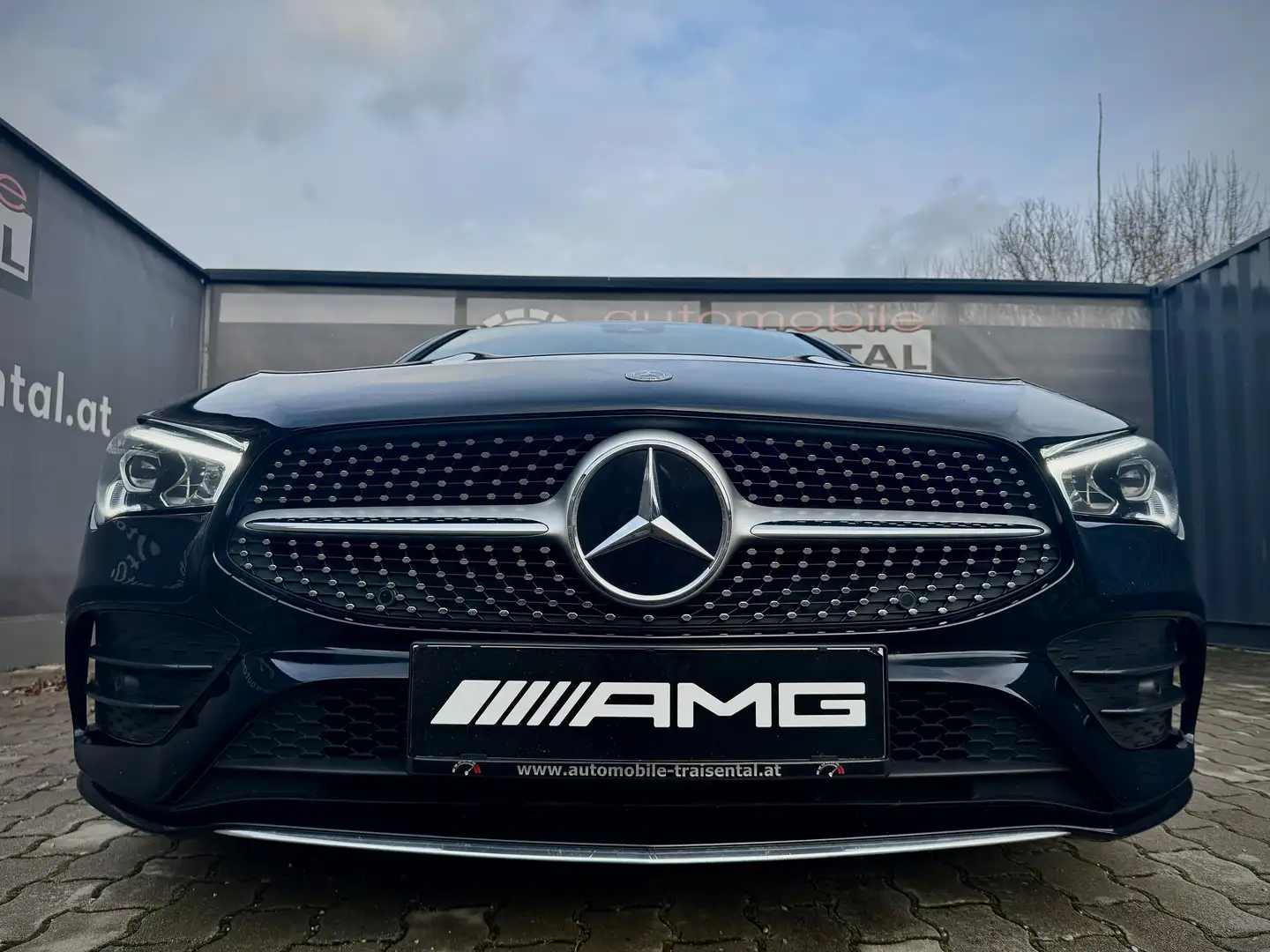 Mercedes-Benz CLA 200 d AMG-Line/Keyless/Navi/Sportsitze/1.Besitz! Schwarz - 2