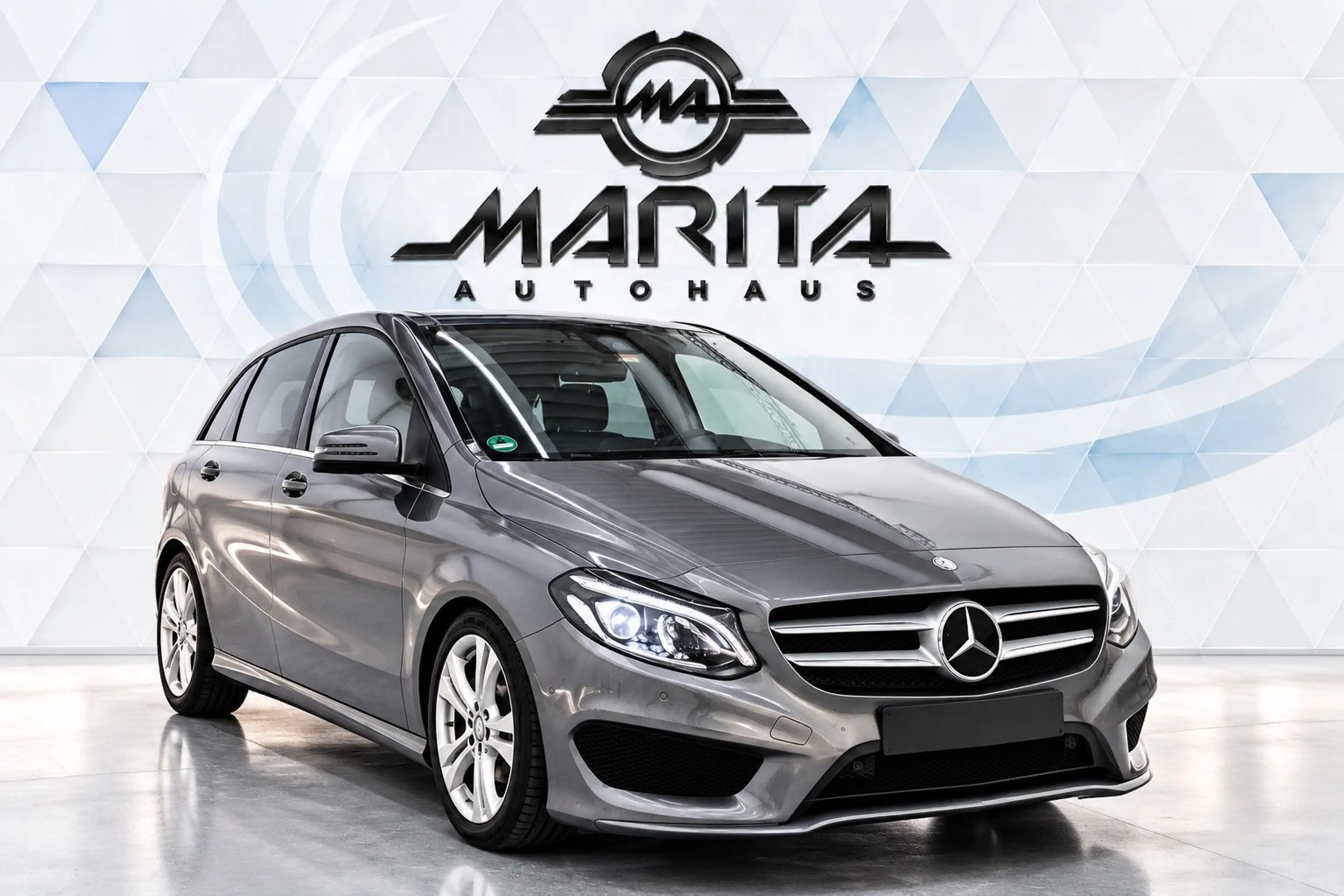 Mercedes-Benz B 220 |DISTR|MEMMO|CARBON|PANORAMA|KAMERA|NAVI|F1