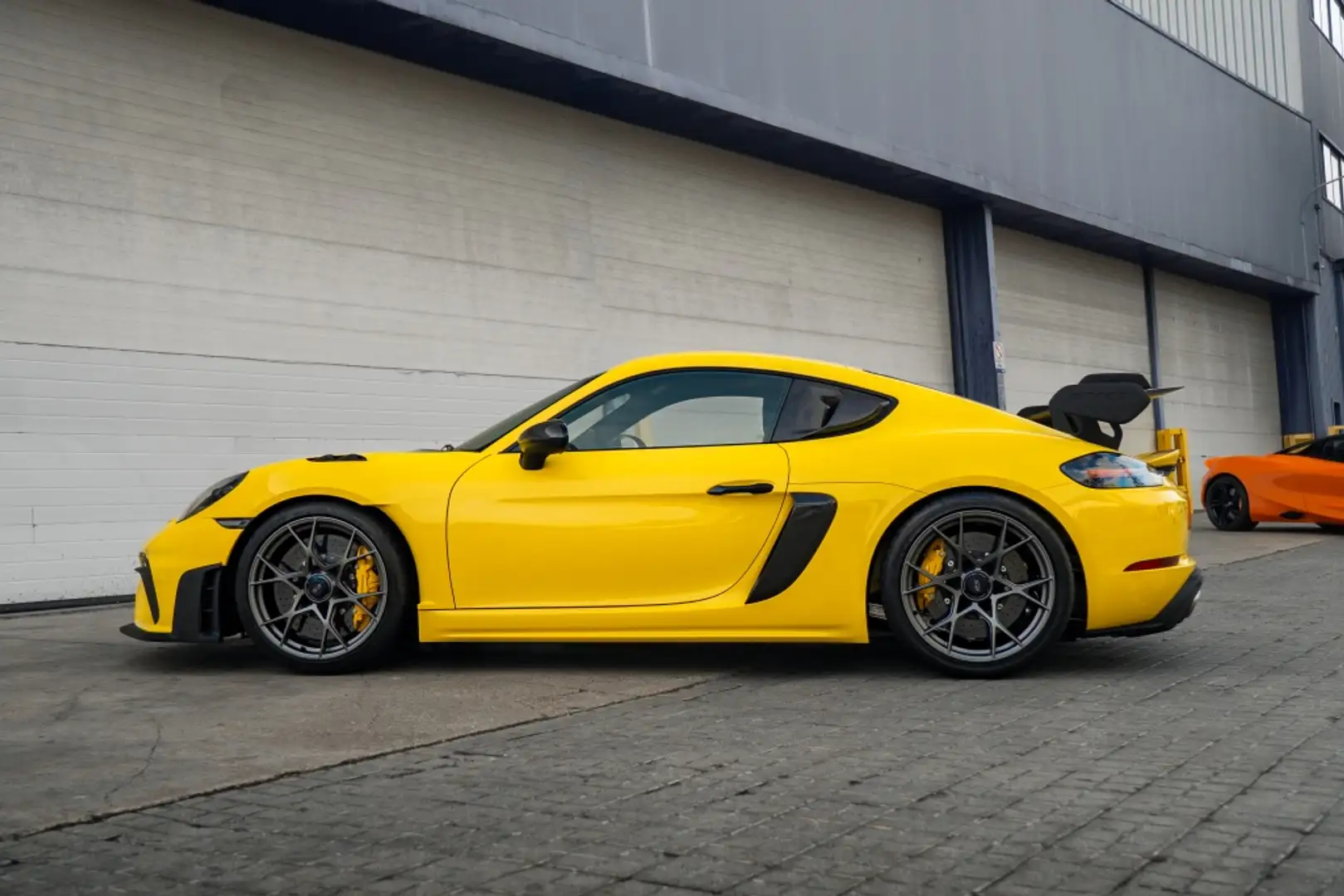 Porsche Cayman GT4 RS PDK Amarillo - 1