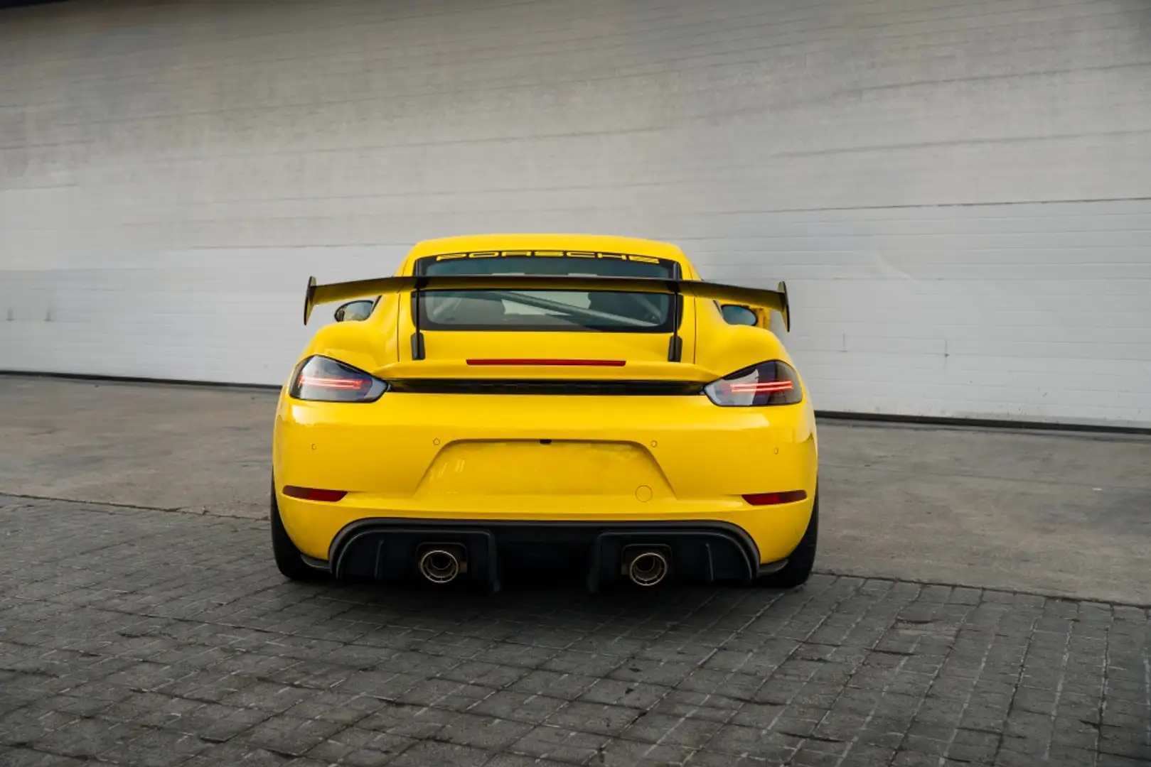 Porsche Cayman GT4 RS PDK Amarillo - 2