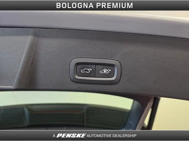 Volvo XC40 view 11