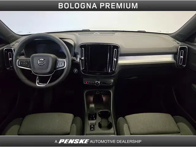 Volvo XC40 view 4