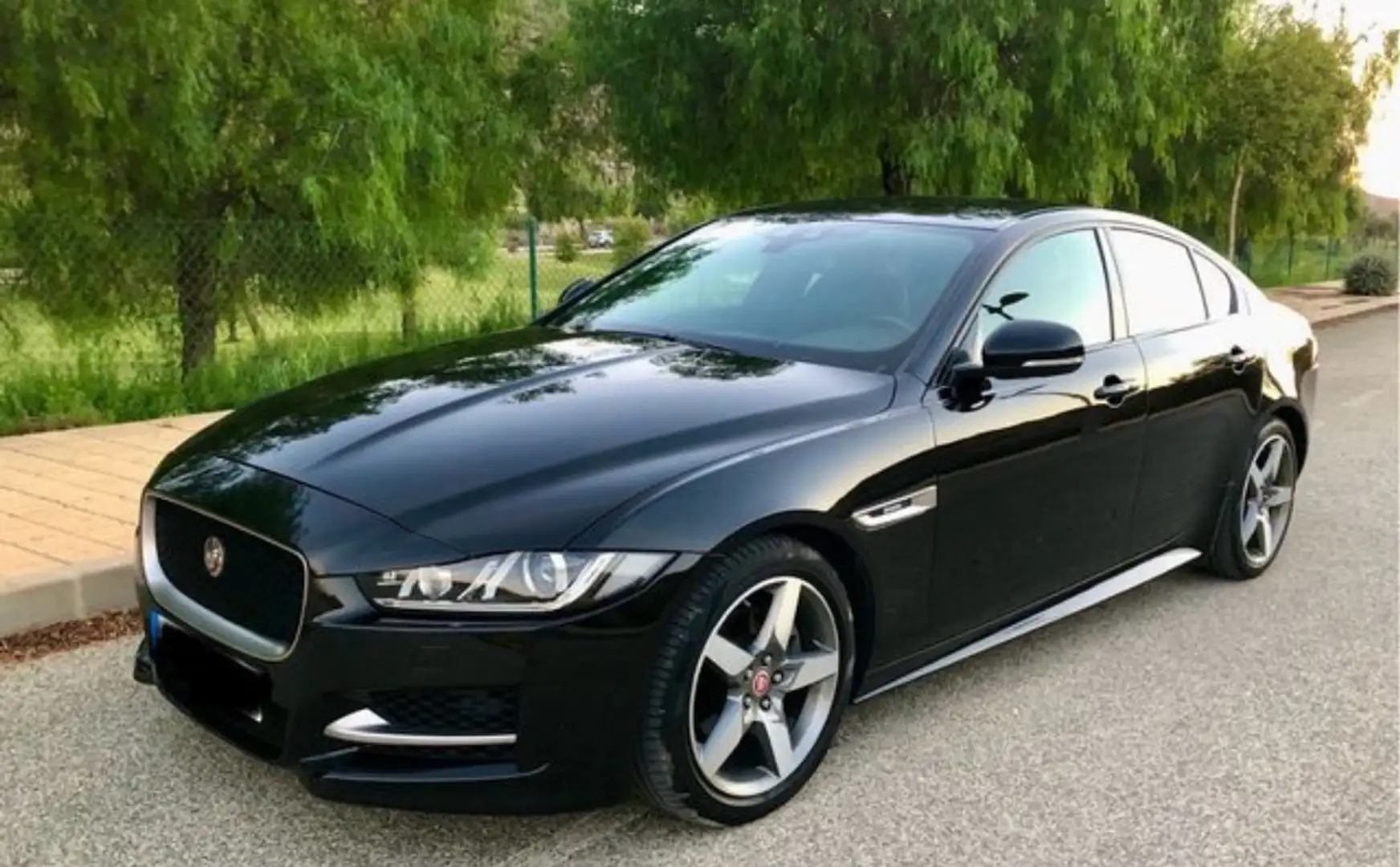 Jaguar XE 2.0 Diesel R-Sport Aut. 180 - 1