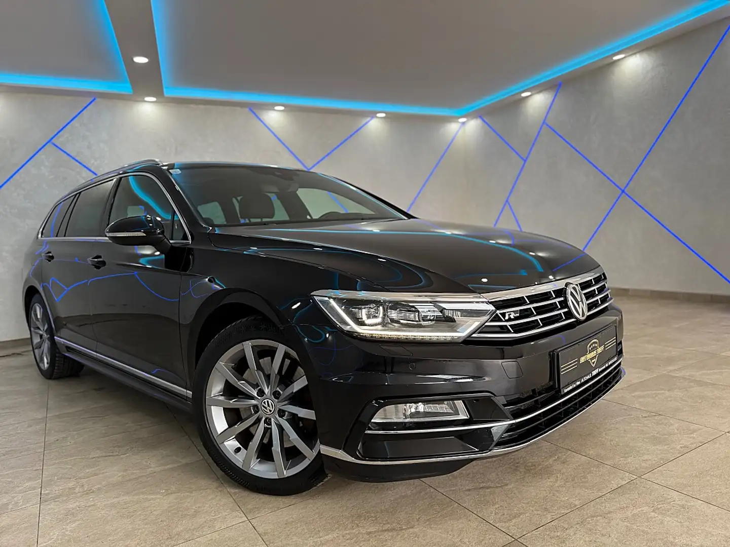 Volkswagen Passat Variant SCR TDI 4Motion DSG*R-LINE*PANO*HUD*MASSAGE*AHK... Schwarz - 2