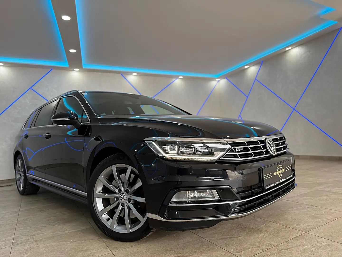 Volkswagen Passat Variant SCR TDI 4Motion DSG*R-LINE*PANO*HUD*MASSAGE*AHK... Schwarz - 1