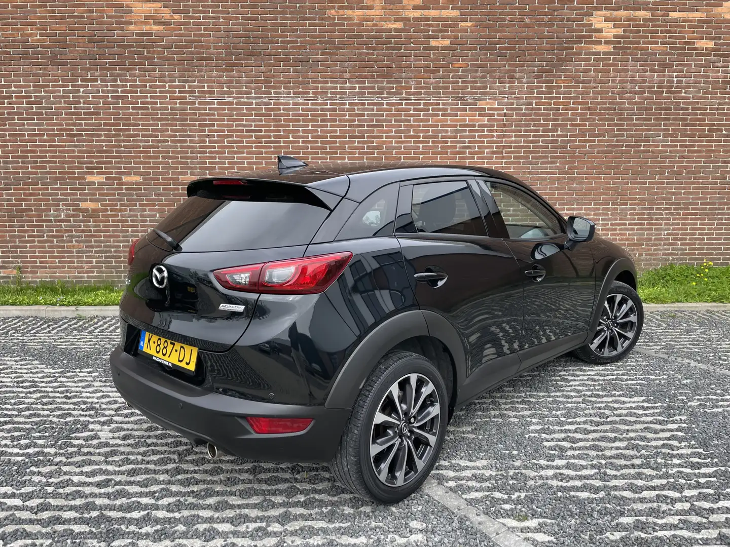 Mazda CX-3 2.0 SkyActiv-G 121 Sportive | NAVIGATIE | CLIMA | Zwart - 2