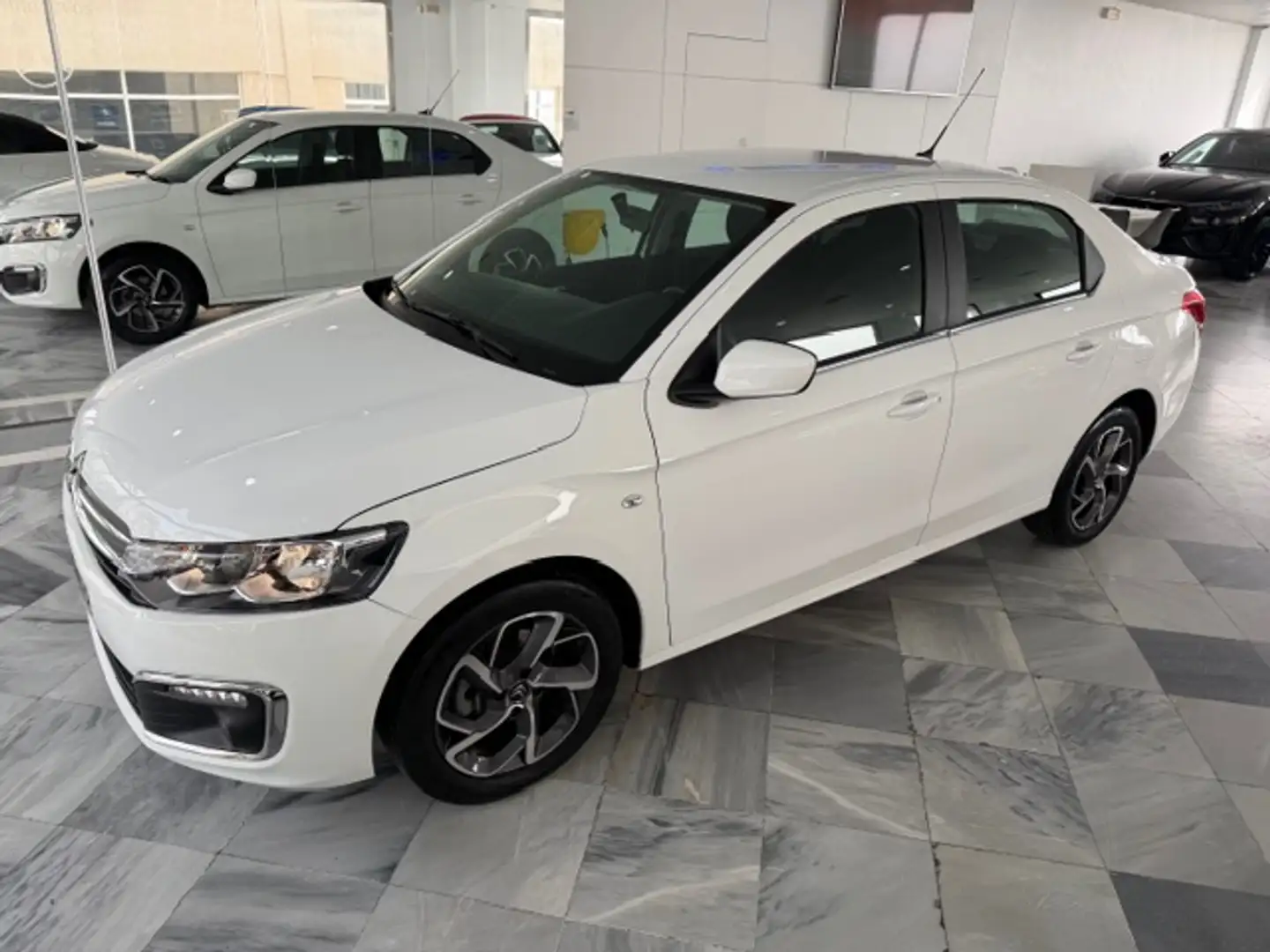 Citroen C-Elysée 1.2 PureTech Shine 82 Blanco - 1